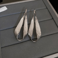 Boucles d'oreilles pendantes en métal en forme de feuille, style exagéré et tendance, pour accessoires féminins