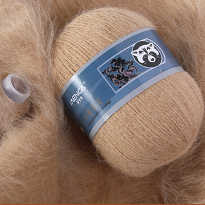 HILADO DE FUCHEA MENCA 50G+20G para tejer a mano suéteres y cárdigans de mujer, extra suave, esponjoso y cálido, teñido en masa, mezcla de angora y conejo. - Product Image 1