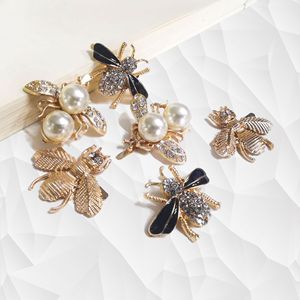 Hebillas de Metal para Zapatos con Diseño de Abeja, Duraderas, Plateadas, con Pedrería y Perlas, para Botas, Sandalias, Zapatos Casuales, Pantuflas, Verano, Invierno, Primavera, Otoño - Product Image 1