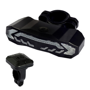 Luz Trasera Inteligente para Bicicleta IP65 Impermeable de 110dB con Intermitentes y Luz de Freno, Luz LED para Bicicleta con Alarma Antirrobo por Vibración - Product Image 1