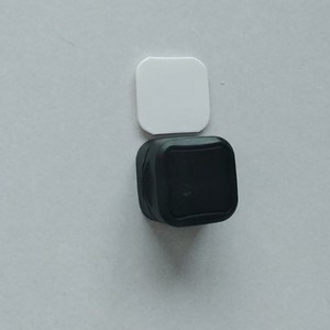 Nuevo Organizador Magnético para Cables de Carga de Teléfonos Móviles, sin Necesidad de Perforación para su Instalación - Product Image 1