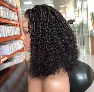 Nueva Peluca Rizada en Espiral Marrón con Mechas Rubias, con Encaje Frontal y Parte Libre, con Gorro de Peluca - Product Image 3