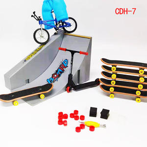 Doigt planche à roulettes lieu scène combinaison de scooter du bout des doigts alliage <span class=keywords><strong>mini</strong></span> scooter + pantalon + chaussures - Product Image 2