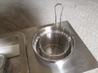 Table à paner électrique KFC pour cuisine commerciale 220V en acier inoxydable avec tamisage automatique de la poudre 0,12 kW Garantie 1 an