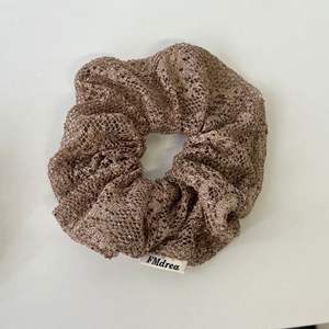 Serre-tête en tissu ajouré pour femme, élégant et vintage, accessoire capillaire d'été, attache pour queue de cheval haute - Product Image 4