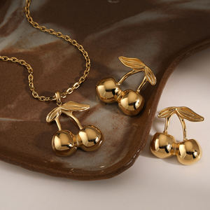 كليورو بالجملة 316L مطلية بالذهب الفولاذ المقاوم للصدأ قلادة الأقراط مجموعات المجوهرات لطيف الكرز قلادة المجوهرات للنساء - Product Image 2