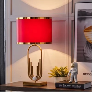 Mesita de Noche Moderna y Lujosa con Lámpara Dorada - Product Image 4