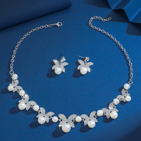 Ensemble de collier luxueux français avec diamants et perles en forme de papillon |   Chaîne de clavicule haut de gamme, accessoires en gros pour une élégance intemporelle