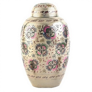 Urne artisanale élégante en laiton avec surface polie pour honorer les souvenirs chers par Axiom Home Accents Design Cherishing - Product Image 1