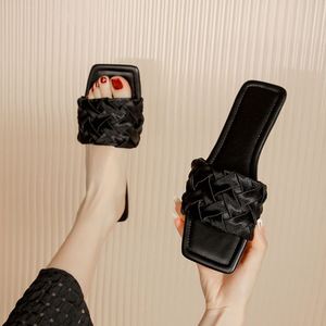 Nouvelles sandales rétro à bout carré pour femmes, style français, plates, tissées, à enfiler, avec talon épais - Product Image 1