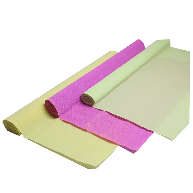 Красочные рулоны креп-бумаги для изготовления цветов и упаковки цветов
