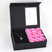 Boîte de roses éternelles de luxe avec ensemble de fleurs de savon imprimées en typographie, cadeau de la Saint-Valentin pour petite amie