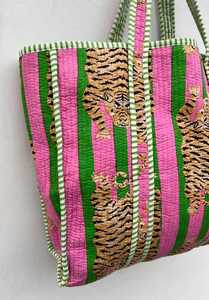 Bolso Tote Acolchado de Algodón con Estampado Artesanal, Acabado Clásico Hecho a Mano, Bolso de Hombro para Viajes y Compras - Product Image 2