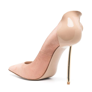 أحذية نسائية بكعب عالٍ رفيع من تصميم مخصص، بأحدث الموديلات، من جلد الشمواه الرمادي، بمقدمة مدببة وزهرة معدنية - Product Image 4