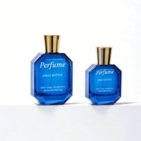 Flacon pulvérisateur de parfum en verre plat rouge, rose et bleu, de forme irrégulière, 50 ml et 100 ml, couleur personnalisée, fournisseur d'emballages de parfum modernes