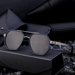 Gafas de Sol Cuadradas Personalizadas para Hombre, Lentes Polarizadas UV400 Antideslumbrantes, Montura Negra, Estilo Instagram, para Conducir al Aire Libre - Product Image 1