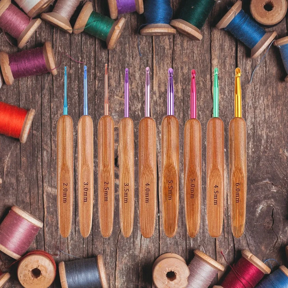 Set di ferri da maglia in bambù 9 pezzi uncinetti 2-6mm uncinetto per tessuto manico in filato aghi da cucito strumento per maglieria Kit all'uncinetto