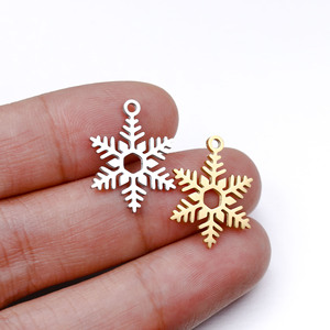 Breloques Flocons de Neige Mignons en Acier Inoxydable Poli Miroir DIY Couleurs Argent et Or pour Noël - Product Image 5