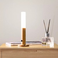 Lampe de nuit LED à chargement USB, applique murale intelligente à détection de mouvement, lampe de couloir en grain de bois, pour chambre à coucher