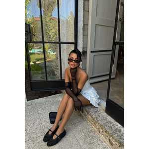 Ballerines noires pour femmes avec détails perlés, confortables, à enfiler, à bout pointu, chaussures habillées pour l'automne, en matériau léger - Product Image 1