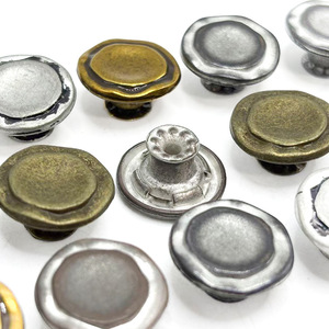 Bottoni in Metallo Rotondi Opachi Anticati Dorati e Argentati da 9MM, 10MM, 12MM, 14MM, 15MM con Chiusura a Un'Uncinetto per Jeans - Product Image 6