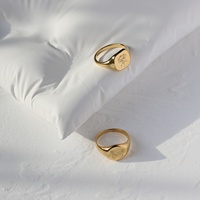Bague signet personnalisable avec gravure de logo, nom, fleur, rose, animal, papillon pour femmes