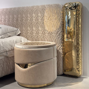 Ensemble de meubles de chambre à coucher de luxe avec tête de lit sculptée en velours, table de chevet et banc, lit King Size classique, ensemble de chambre Super King Size - Product Image 3