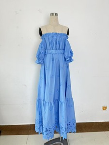 AELESEEN Robe midi de créateur de mode pour femmes, été, épaules dénudées, col fendu, broderie de fleurs, volants, fête élégante pour femmes - Product Image 3