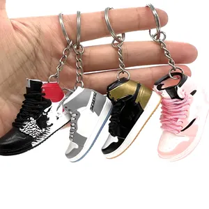 Groothandel Rubber Pvc Plastic Schattige Tennis Basketbal 3d Mini Schoenen Sleutelhanger Sets Bulk Sneaker Sleutelhanger Met Doos