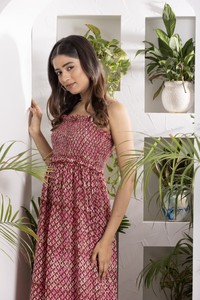 Blouse smockée imprimée feuilles rouges, combinaison Camy à bas évasé, tenue décontractée élégante pour femme, mode estivale tendance - Product Image 3