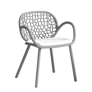 Chaise de salle à manger d'extérieur au design moderne ajouré avec accoudoirs, chaise de patio résistante aux intempéries avec coussin confortable - Product Image 1