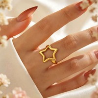 Anillo de Estrella Hueca con Contorno Abierto y Borde Liso, Chapado en Tono Dorado, Acero Inoxidable, Resistente al Agua
