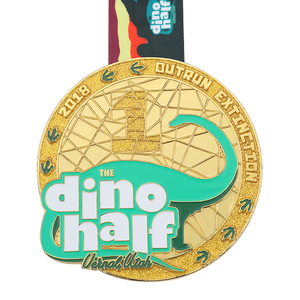 Médaille de demi-marathon personnalisée, souvenir du parcours, design mignon de dinosaure, médaille en métal plaqué or - Product Image 1