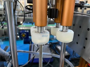 Máquina Tapadora Eléctrica Semiautomática Compacta de Sobremesa para Botellas (Plástico/Aluminio/Vidrio) de Alimentos, Bebidas y Productos - Product Image 3
