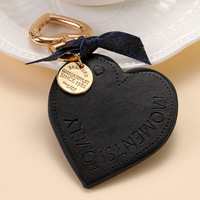 Porte-clés en cuir fait main en forme de cœur pour femmes, pendentif pour sac, vente en gros d'usine
