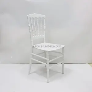 Vente en gros de chaises d'extérieur empilables chiavari en plastique pp à vendre location de chaises en plastique pour événement, fête et salle à manger