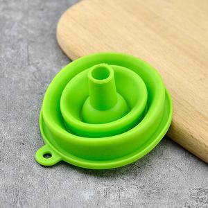 Gadgets multifunción Cocina Plegable Mini Embudo de silicona Embudo de goma de silicona plegable - Product Image 4