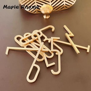 Plaque de porte en laiton Maple Rhyme, 7 cm de hauteur, design minimaliste, à fixer au mur, pour usage domestique - Product Image 2