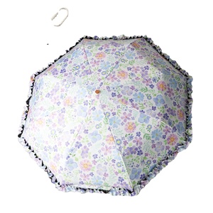 Parapluie de luxe pour femme adulte, imprimé floral frais, bordure en dentelle, revêtement noir, ouverture manuelle à trois volets, fermeture à anneau, protection UPF - Product Image 1