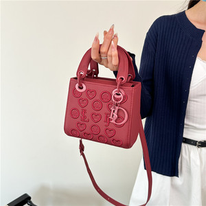 Sac à main carré élégant pour femme en cuir PU avec fermeture à cadenas et motif cœur, disponible en plusieurs couleurs pour un usage quotidien - Product Image 4