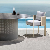 Ensemble de table et de chaises d'extérieur modernes en aluminium durable avec coussins imperméables pour villa, ferme, parc, école