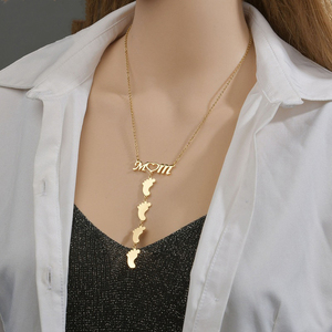 Collar con Placa de Nombre Creativa para Mamá con Huellas de Bebé, Collar con Nombre Grabado y Año de Nacimiento, Joyería para Mujeres y Hombres - Product Image 5