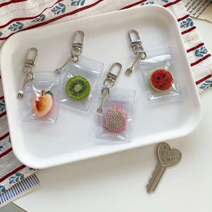Porte-clés en plastique motif fruits d'été (Pêche, Poire), pendentif pour sac et téléphone, avec anneau porte-clés - Product Image 4