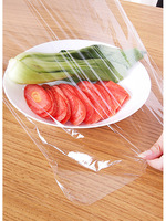 Film alimentaire transparent en PVC de qualité commerciale pour supermarchés et usage domestique ; Grand rouleau jetable ; Film alimentaire pour la cuisine, idéal pour emballer les fruits