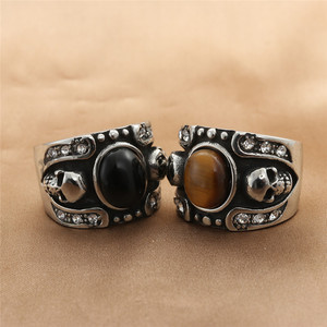 Anillo de Calavera de Acero de Titanio para Hombre, Joyería Retro Punk, Regalo, Diseño Geométrico, Color Marrón y Negro, Talla Estadounidense - Product Image 1