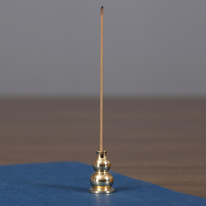 Porte-encens en cuivre en forme de calebasse à neuf trous, petit, fait main, pour usage religieux - Product Image 2