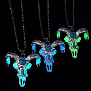 Collier en acier inoxydable pour homme, pendentif goutte à goutte d'huile multicolore en alliage lumineux corne de chèvre crâne Punk - Product Image 3
