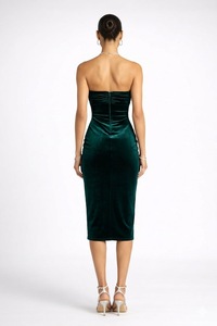 Robe de soirée mi-longue moulante en velours vert respirant, sans bretelles, froncée et fendue, confortable et naturelle, personnalisable OEM SHENGFU - Product Image 2