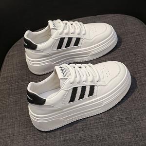 2024 donna autunno inverno nuova moda Sneaker Casual vera pelle bianca scarpe da Skate con fondo spesso stringate All-match - Product Image 2