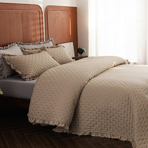 Juego de Ropa de Cama Acolchada de Tres Piezas Estilo Europeo, Cubrecama Liso con Acabado Lijado para Edredones de Aire Acondicionado - Product Image 3